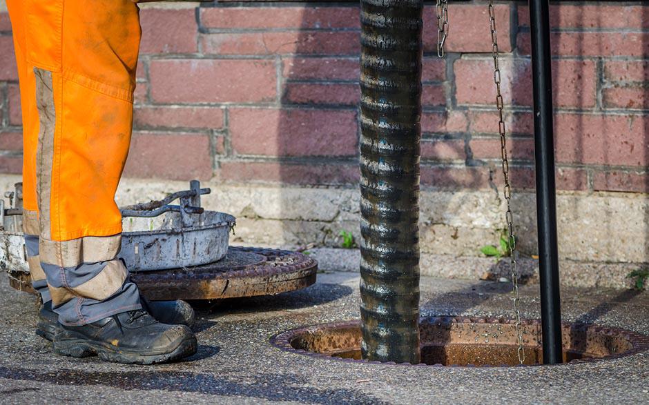 déboucher une canalisation wc Le Thillay